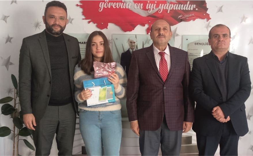 LGS Sınavında İlçe Birincisi Saliha Nur Altınpınar Ödüllendirildi