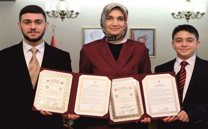 Bolvadinli Hafızlar’dan Vali Yiğitbaşına Ziyaret