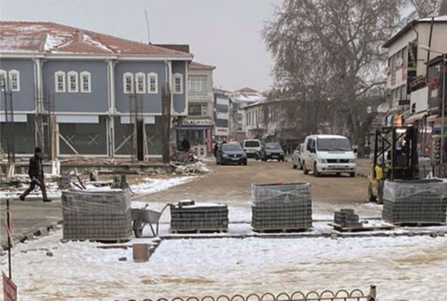 ÇARŞI MERKEZİNDE  ESKİYE DÖNÜŞ